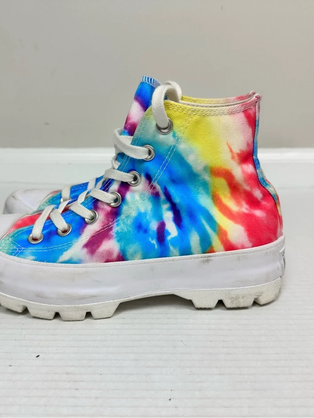 Converse CTAS Lugged Platform Sneakers in Rainbow Tie Dye Print Women's Size 7.5